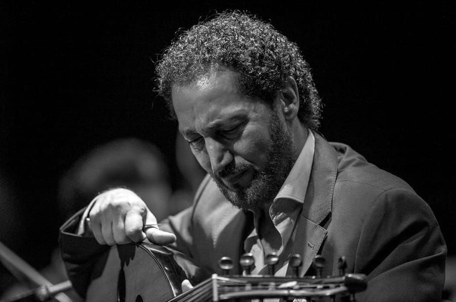 Maestro Naseer Shamma — المايسترو نصير شمّة